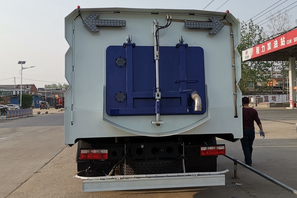 8噸洗掃車