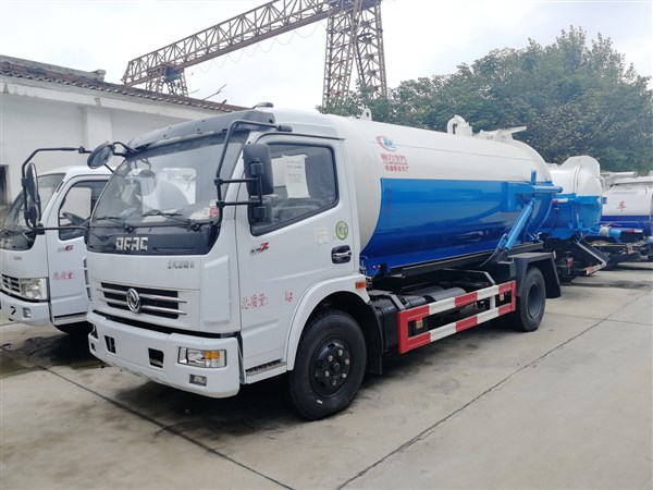 東風8方吸污車
